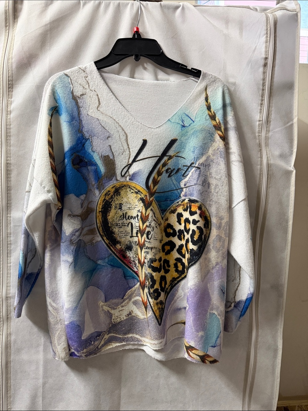 Source Unknown White Multicolor Heart Print V-Neck Sweater